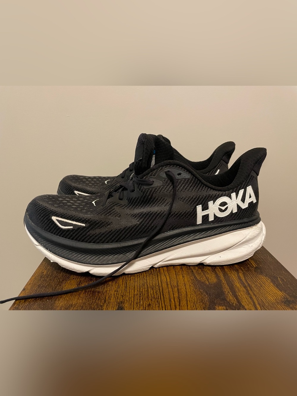 HOKA Men's Clifton 9 Running Shoes Black/White Size 10.5 D